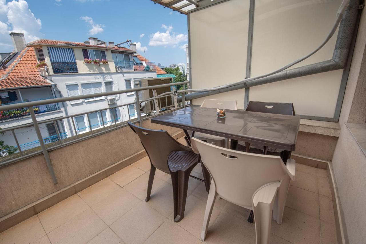 Azure Pretty Apartment Top Location Near Sea Garden Бургас Экстерьер фото